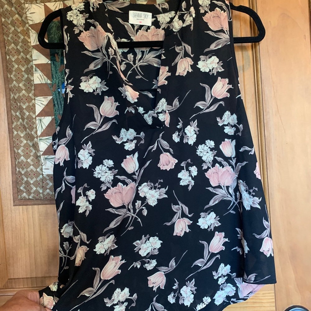 🌾 Sienna Sky sleeveless blouse